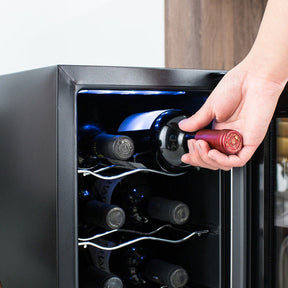 Adega de Vinhos Electrolux para 8 Garrafas com Painel Digital e Controle de Temperatura até 18° ACB08 Bivolt